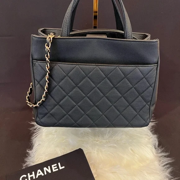 Chanel Business Affinity Tote Bag, Caviar Black Leather, Gold Hardware - Picture 2 of 13